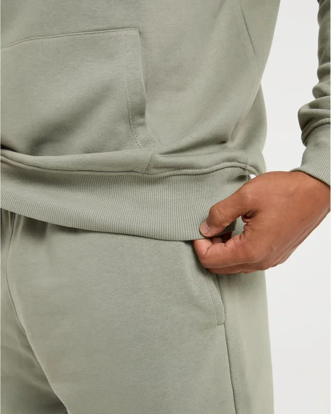 Essential lichtgewicht hoodie