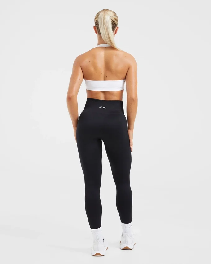 Essential naadloze sportbeha met halternek