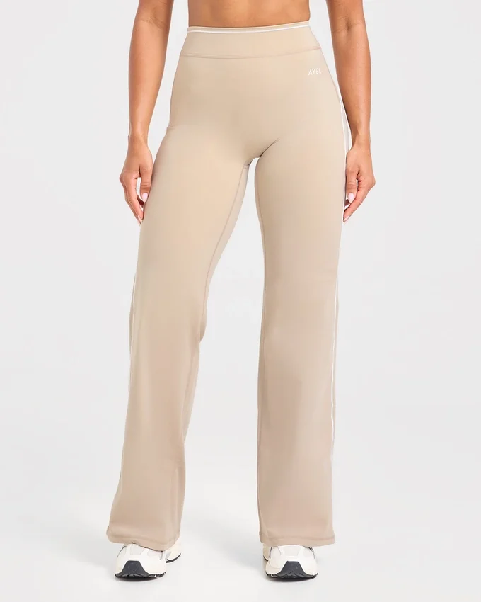 Form Flared-Leggings