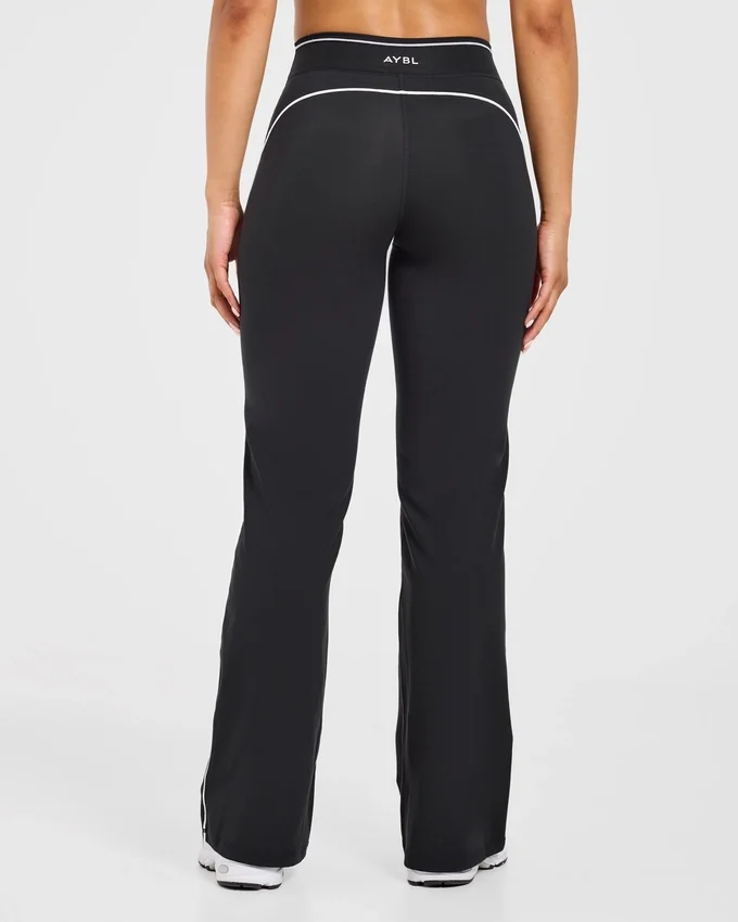 Form Flared-Leggings