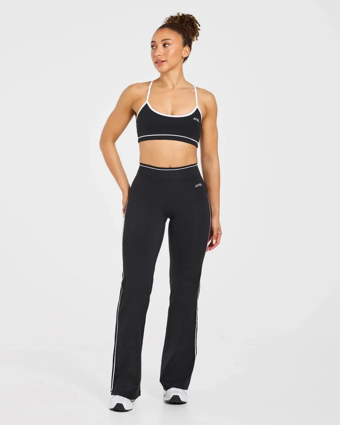 Form Flared-Leggings