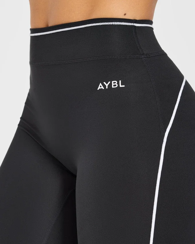 Form Flared-Leggings