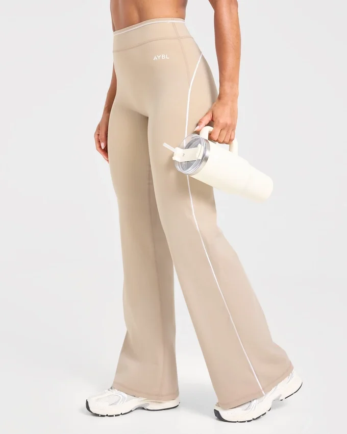 Form Flared-Leggings