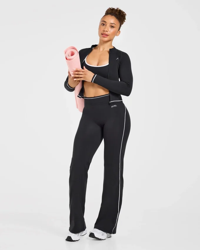 Form Flared-Leggings