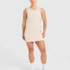 Kenmerkende jurk met V-hals
