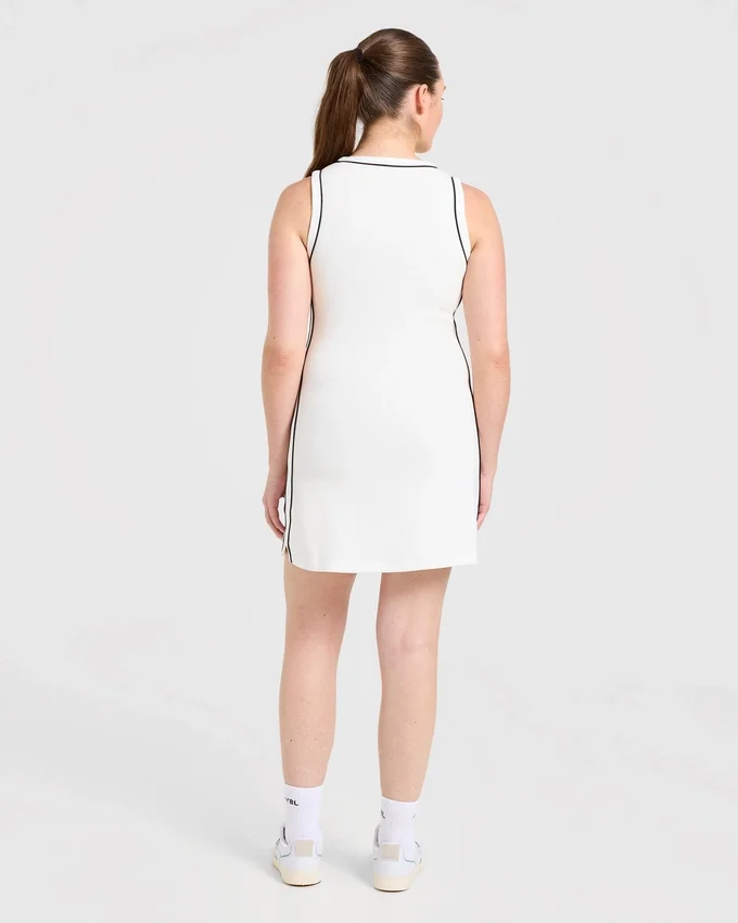Kenmerkende jurk met V-hals