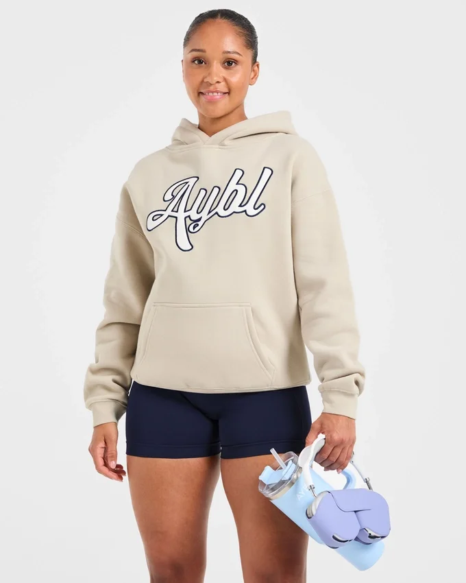 Oversized hoodie met geborduurd opschrift