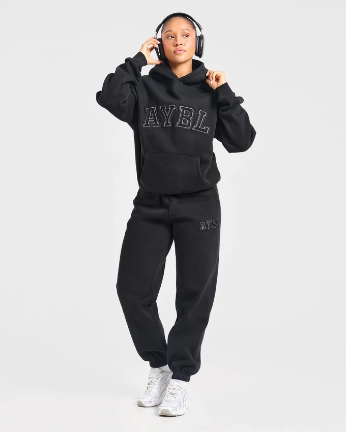 Varsity Oversized Joggingbroek met Opgestikt Logo